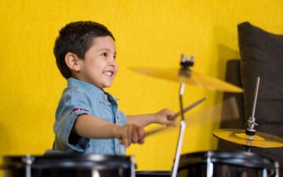 Batería para niños: cómo elegir la ideal según su edad y nivel